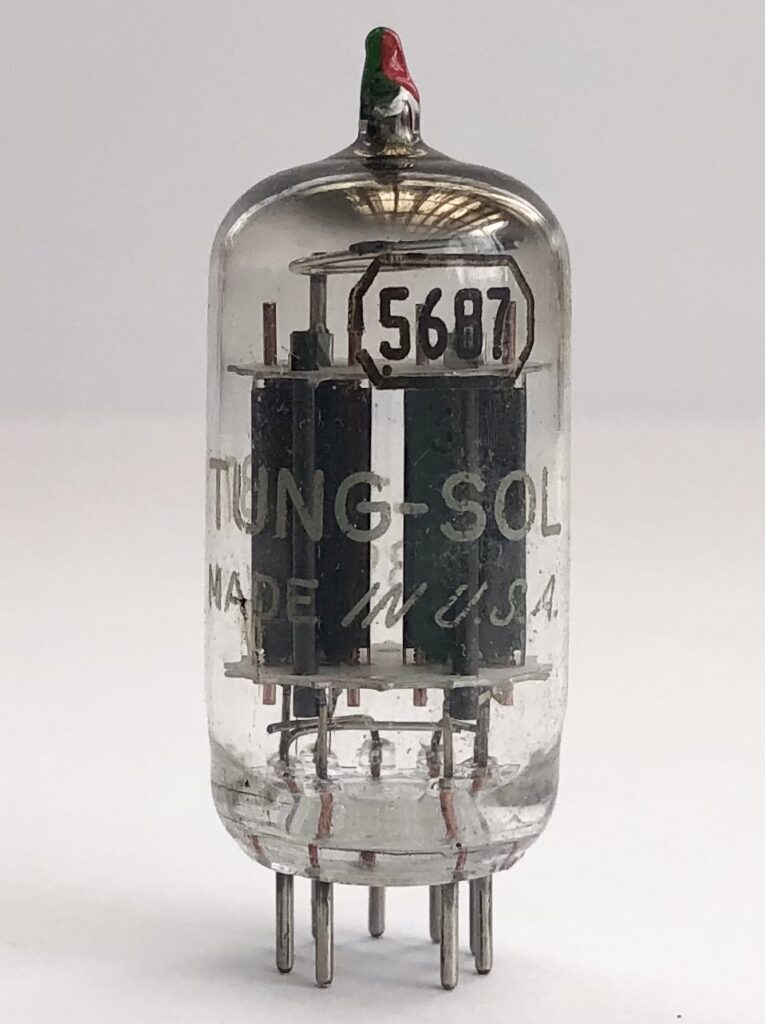 UN TUBE 5687 WA GENERAL ELECTRIC - BLACK PLATES - TESTE STRONG